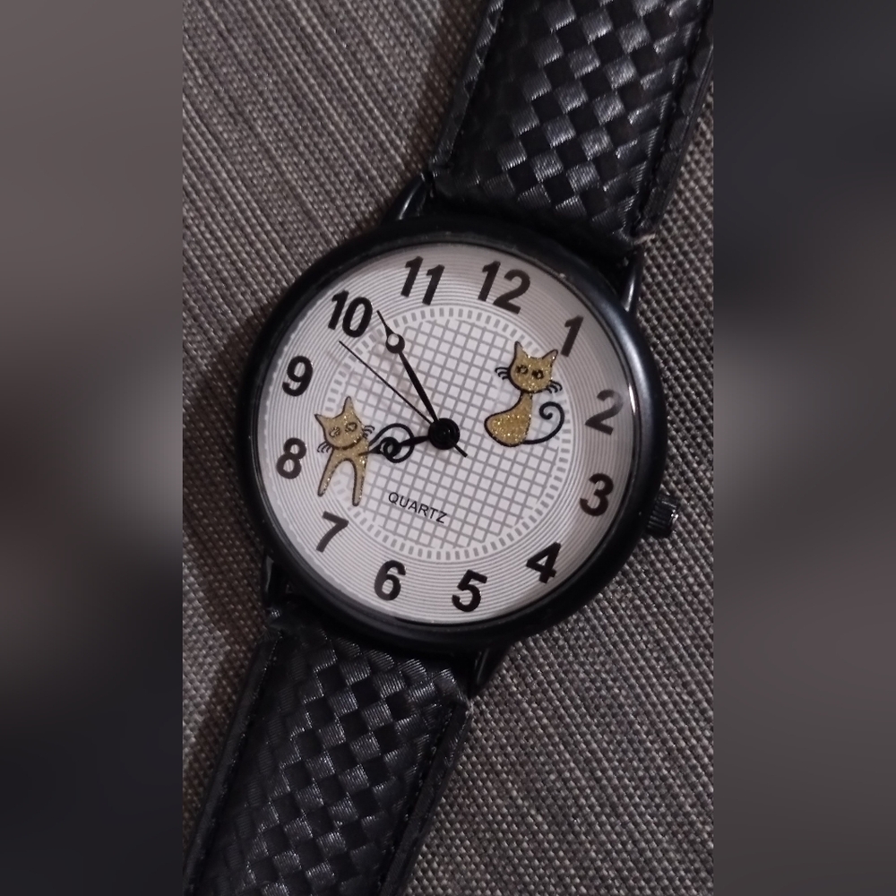 Quartz Watch with Kitty Accents, Runs & Keeps Time, New Battery - Picture 11 of 14